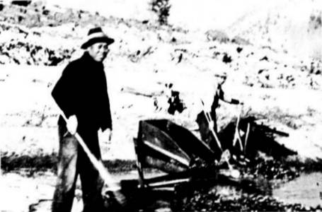 Chinese placer miner near Lillooet