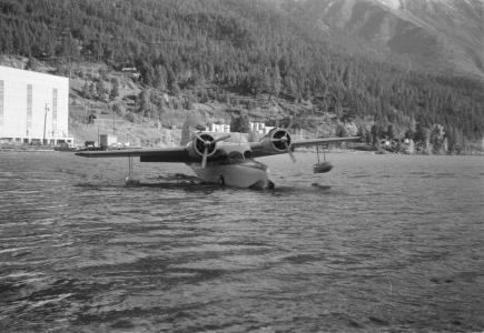 Floatplane taking off on Seton Lake, Shalalth in background